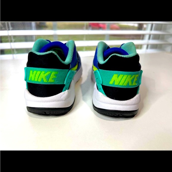 Nike Air Zoom Victory Black/Racer Blue/Aurora Kids
Boys Size US 12C - Picture 5 of 6